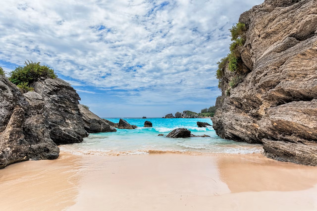 kings-wharf-bermuda-horseshoe-bay-rock-formations